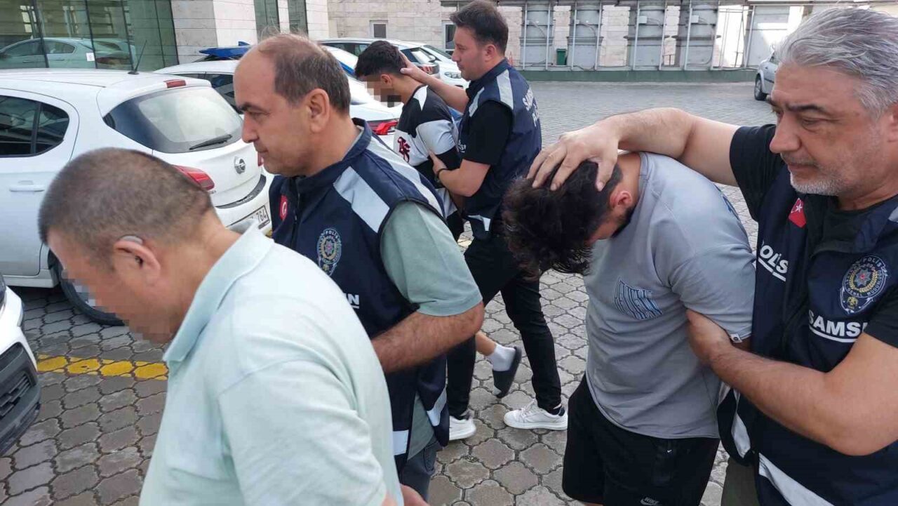 Samsun'un İlkadım ilçesinde park yeri nedeniyle çıkan kavga sonrasında "polise