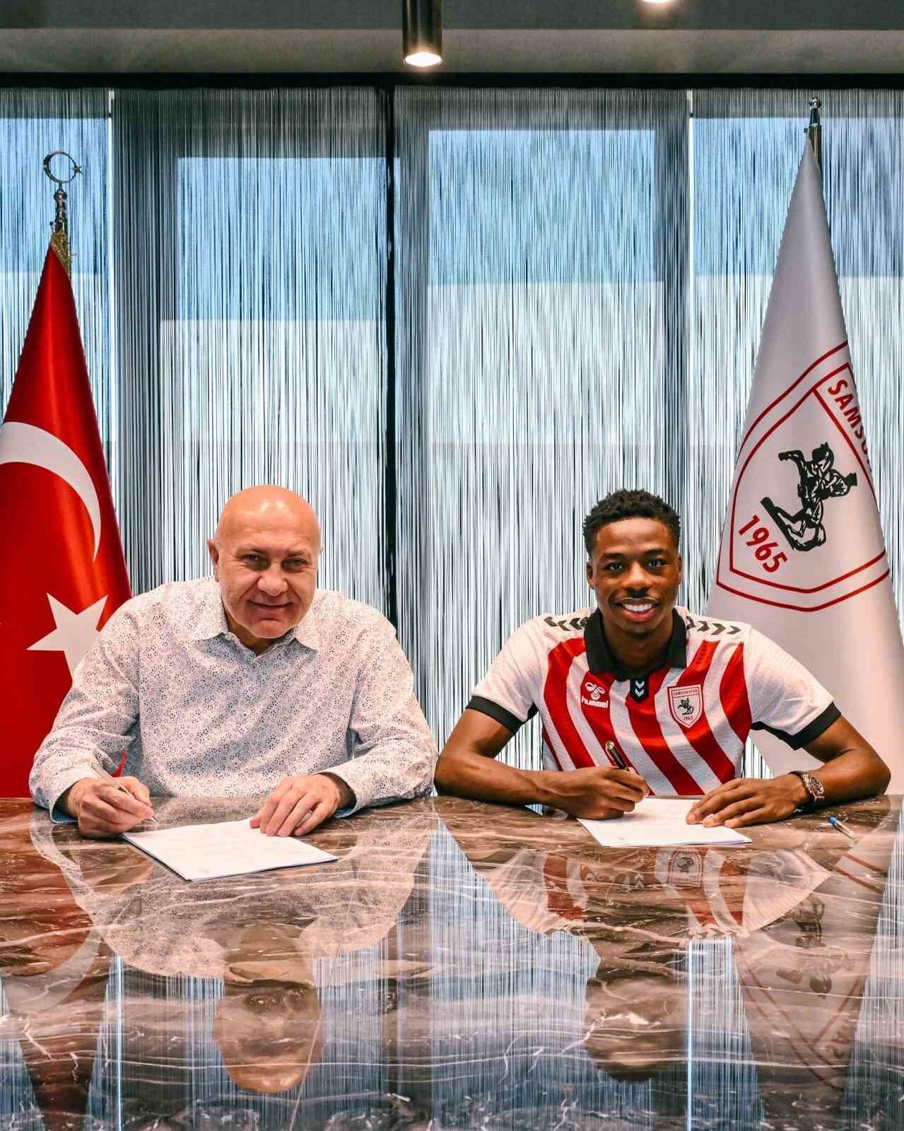 Samsunspor, Hollandalı futbolcu Anthony Musaba ile 4 yıllık sözleşme imzaladı.