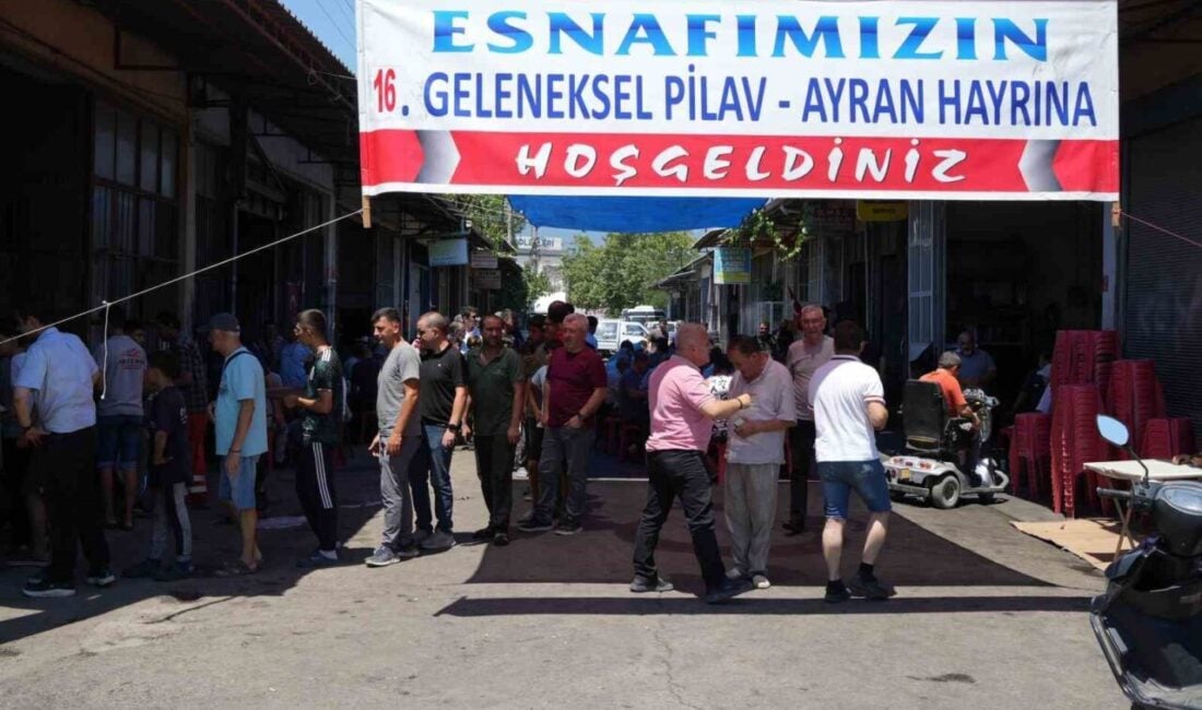 Balıkesir'in Edremit ilçesinde bu yıl 16.'sı düzenlenen geleneksel hayır yemeği