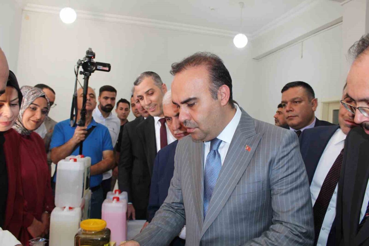 Sanayi ve Teknoloji Bakanı Mehmet Fatih Kacır, Siirt'te iş insanlarıyla
