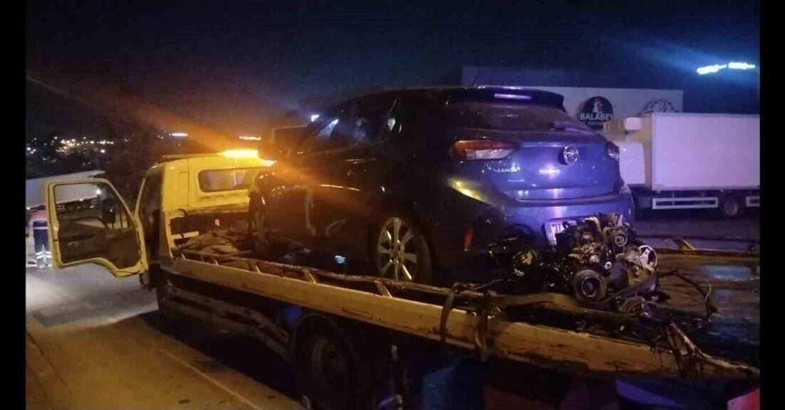 Sancaktepe'de 34 DBM 533 plakalı otomobil, sürücüsünün kontrolünü kaybetmesi sonucu