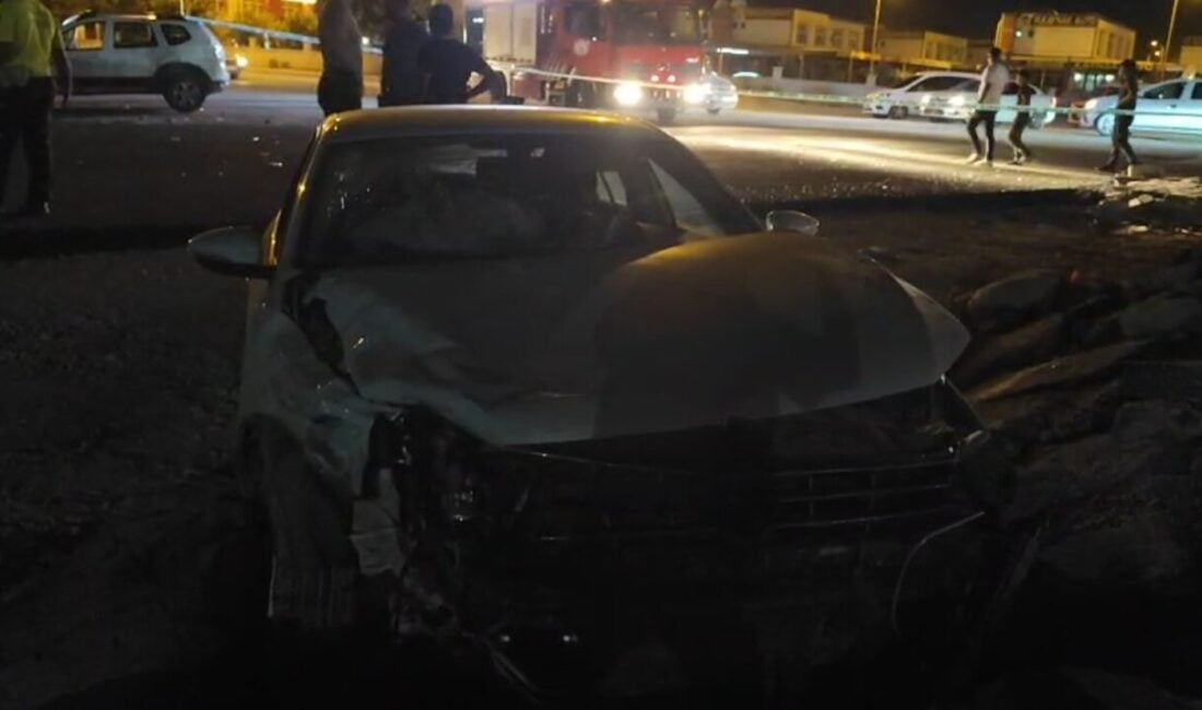 Şanlıurfa'nın Viranşehir ilçesinde iki otomobilin çarpışması sonucu 5 kişi yaralandı.