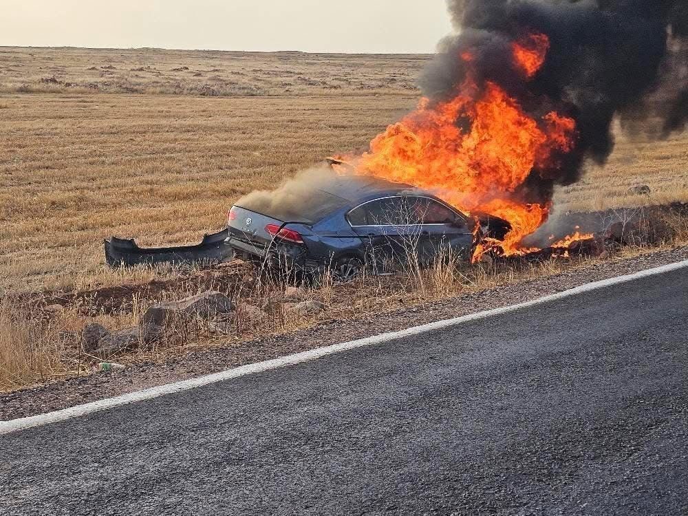 Şanlıurfa'nın Viranşehir ilçesinde kontrolünü kaybeden 34 KJF 230 plakalı otomobil