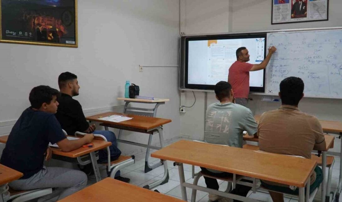 Haliliye Belediyesi, üniversite sınavına hazırlanan gençlere yönelik ücretsiz bir yaz