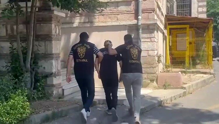CHP'nin Saraçhane'deki mitingi sırasında, İstanbul Büyükşehir Belediyesi'ne yönelik süren yolsuzluk