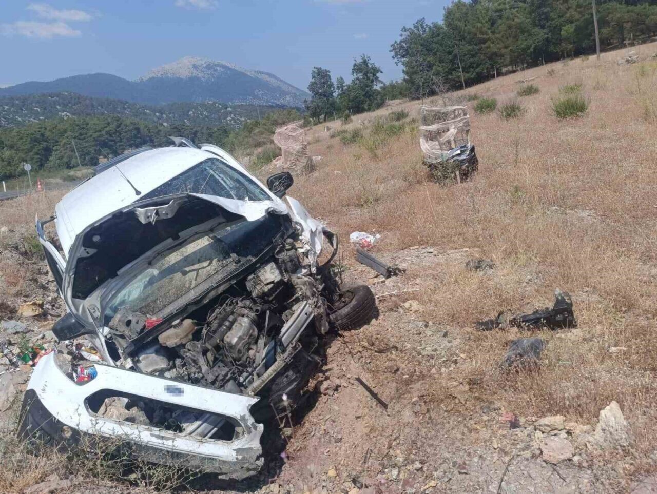 Antalya'nın Gündoğmuş ilçesinde, Süleyman E.U. yönetimindeki hafif ticari araç yol