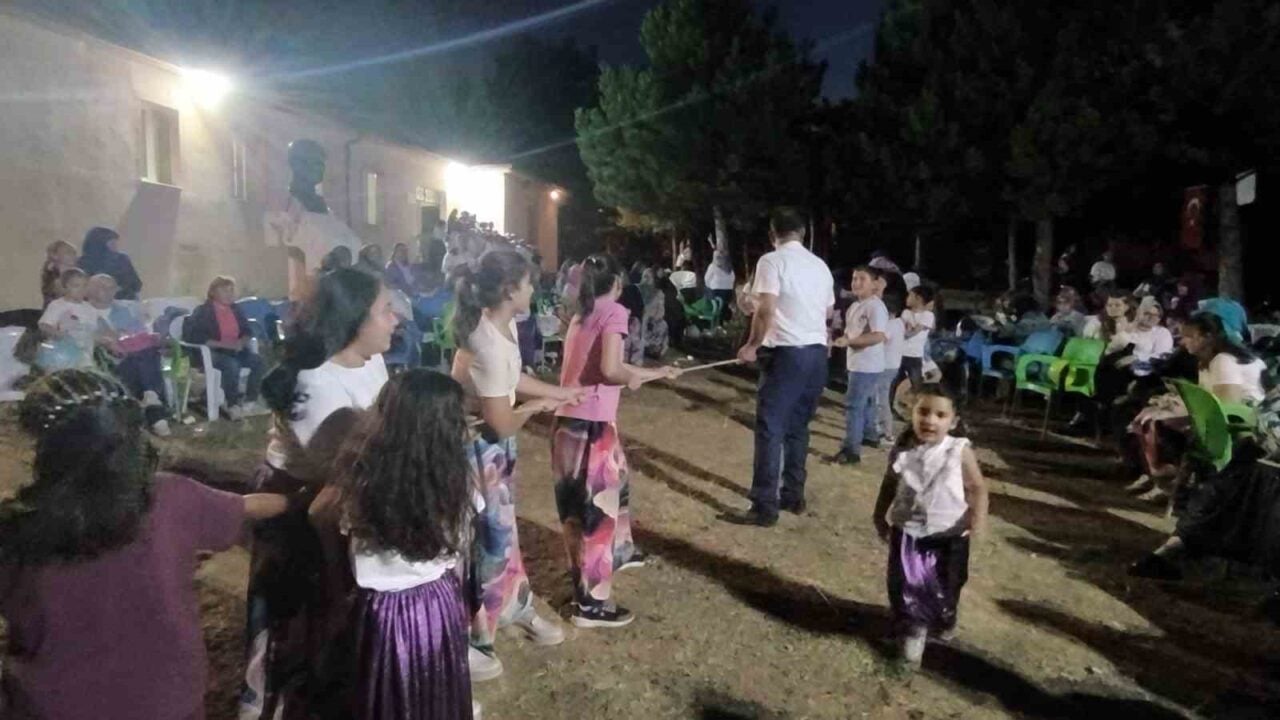 Eskişehir'in Sarayören Mahallesi'nde, Sarayören Muhtarlığı'nın düzenlediği şalvar etkinliği, 350 kadın