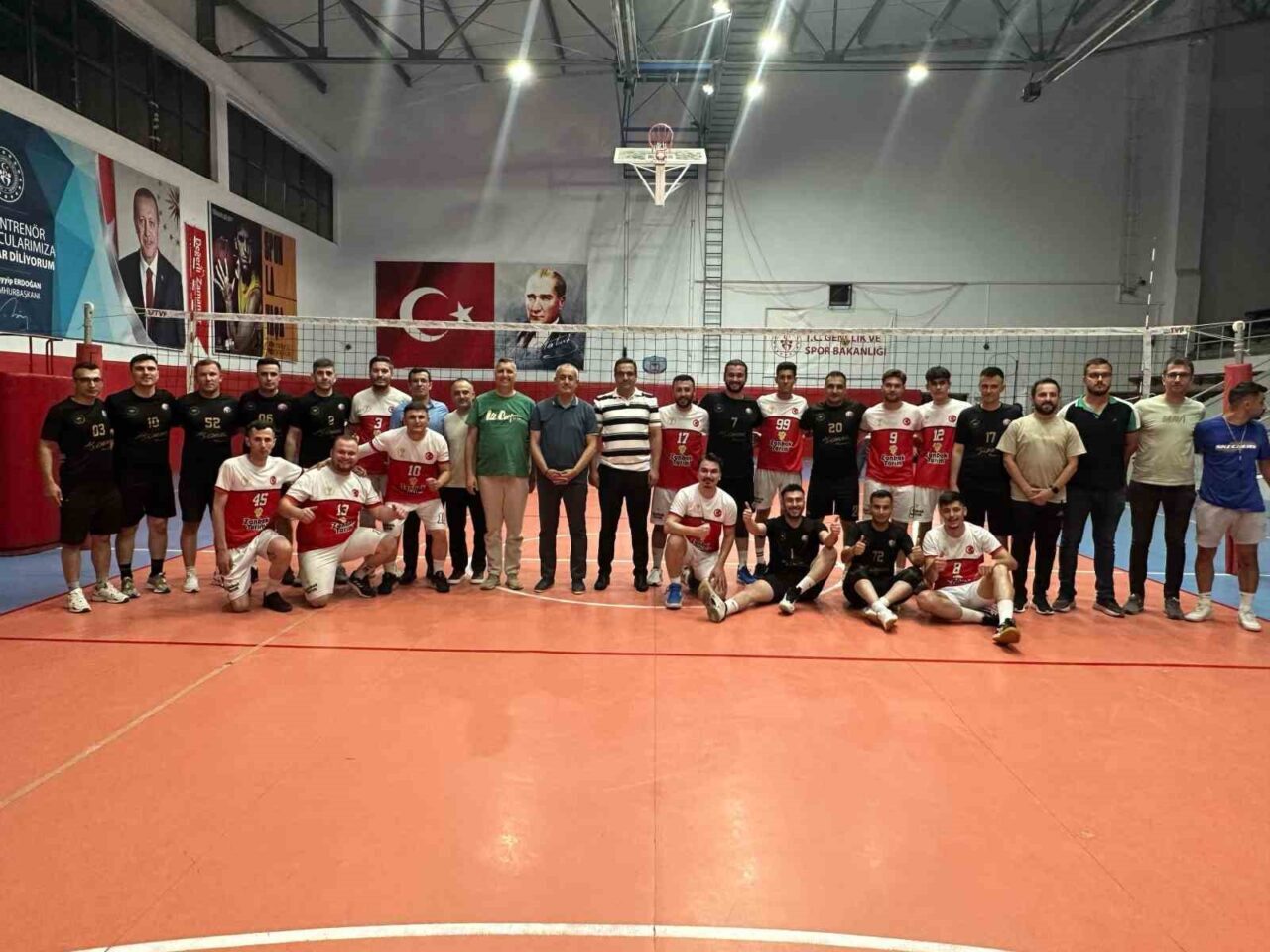 Manisa'nın Sarıgöl ve Alaşehir ilçelerindeki Kaymakamlık Kupası Voleybol Turnuvası sonrası