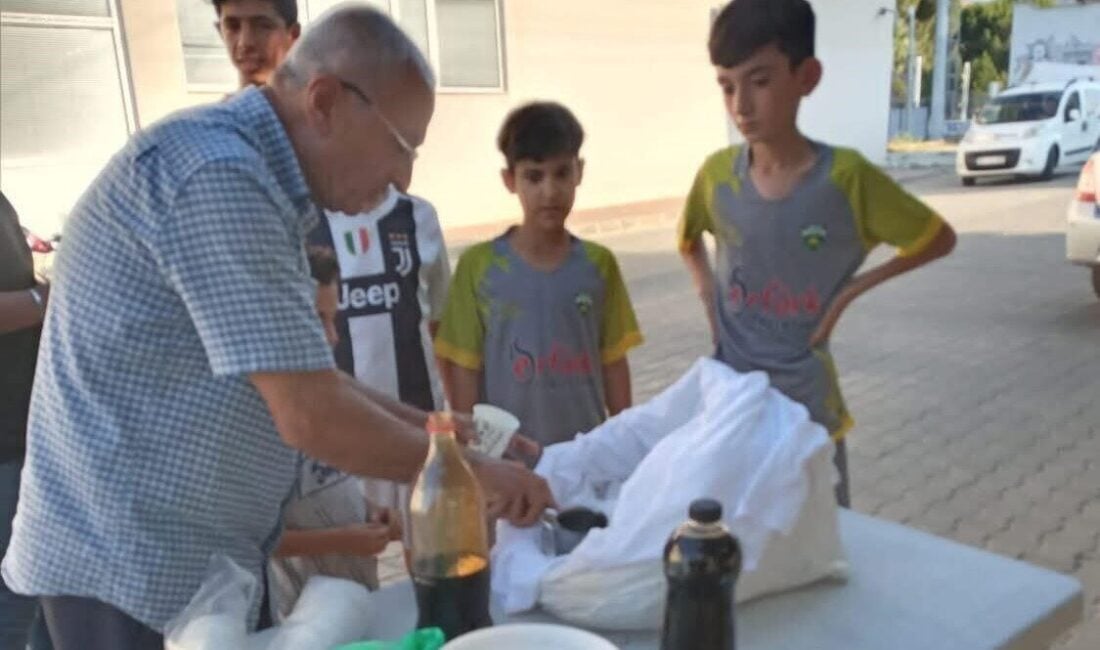 Sarıgöl Üzüm Kooperatifi Başkanı Yusuf Tüfekçi, Muharrem ayı dolayısıyla vatandaşlara