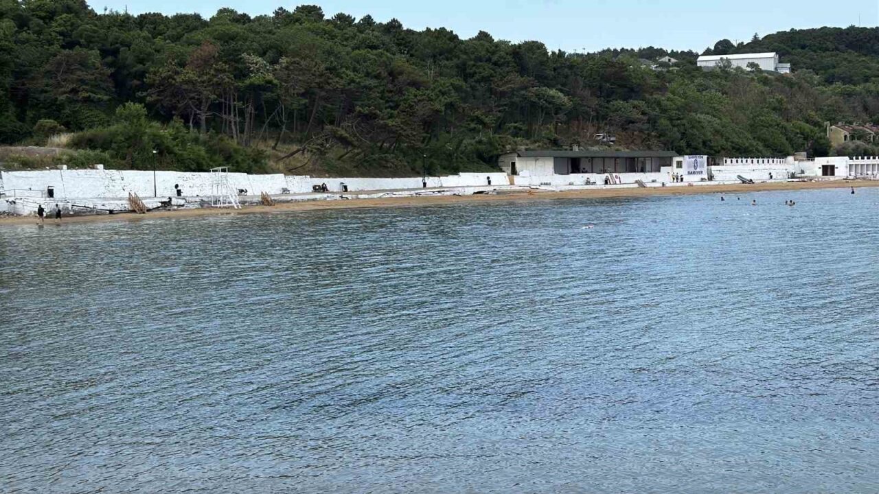 Sarıyer'deki Kısırkaya Plajı'nda dalgalar arasında kaybolan 18 yaşındaki Enes Açıkça'nın