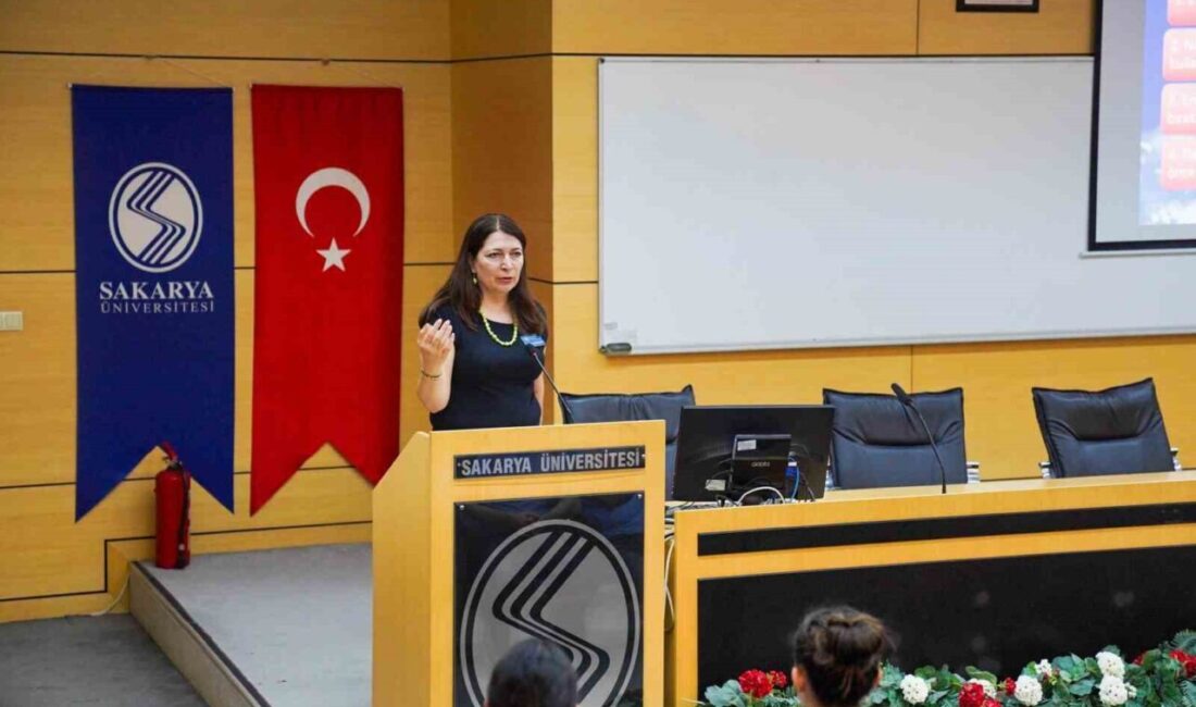 Sakarya Üniversitesi'nde düzenlenen programda Ord. Prof. Dr. Şenel Poyrazlı, "Yurtdışında