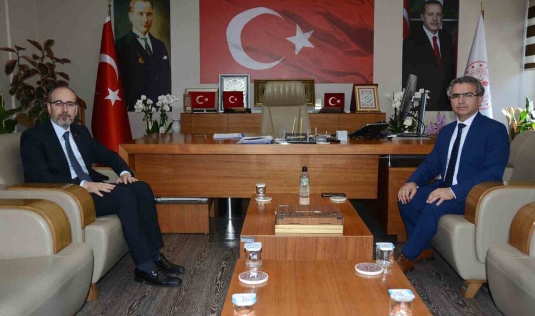 Afyonkarahisar'da Yargıtay Cumhuriyet Savcılığı'na atanan Fatih Karabacak, İl Sağlık Müdürü