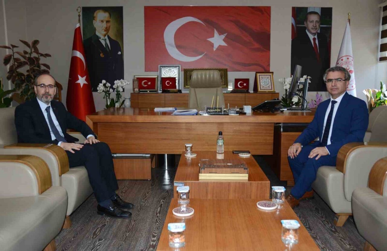 Afyonkarahisar'da Yargıtay Cumhuriyet Savcılığı'na atanan Fatih Karabacak, İl Sağlık Müdürü