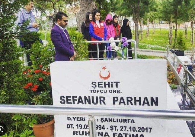 Şehit Sefanur Parhan'ın kardeşi Fehmi Parhan, sosyal medyada yaptığı paylaşımda