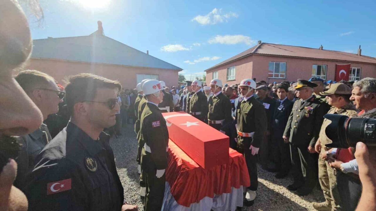Metan gazı nedeniyle şehit olan Piyade Sözleşmeli Er Mahsun Yeşildemir,