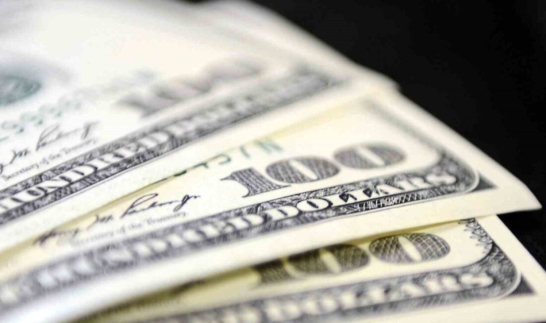 Döviz piyasasında dolar, 40,0560 liradan işlem görürken, euro 47,1550 lira