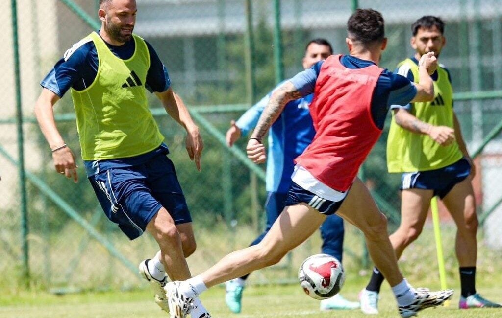 Erzurumspor FK Teknik Direktörü Serkan Özbalta, transfer stratejilerinin geleceğe yönelik