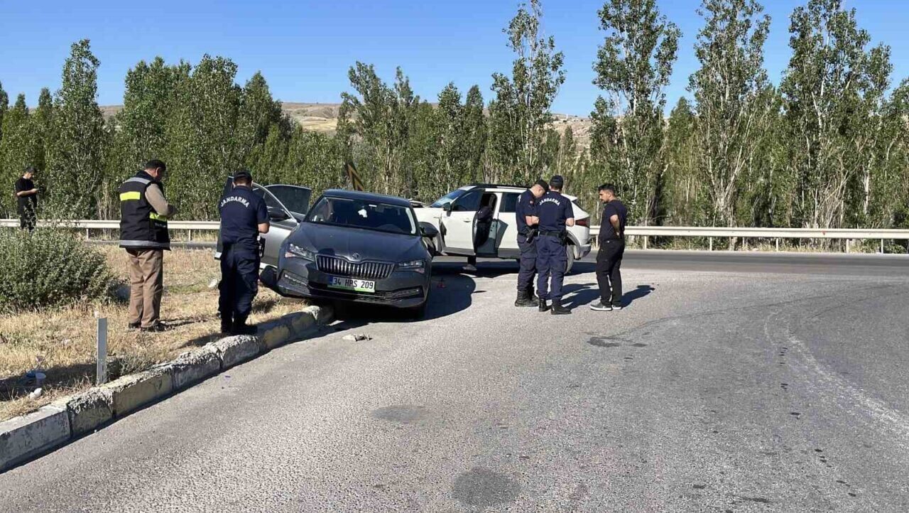 Sivas'ta meydana gelen trafik kazasında M.Ö.'nün kullandığı araç, E.K.'nin önündeki