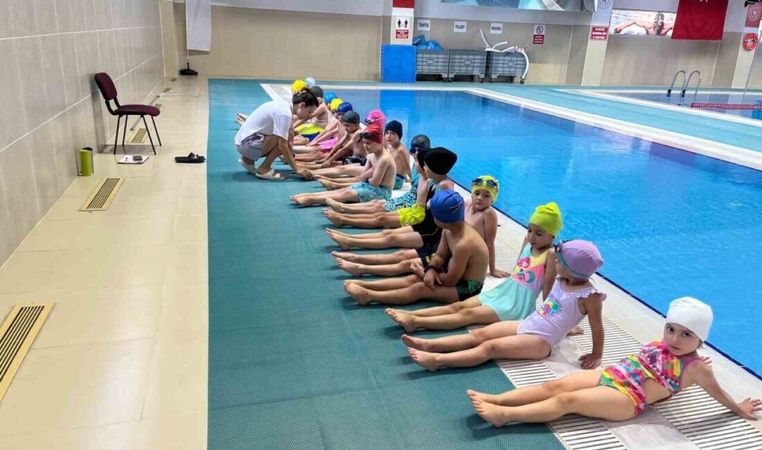 Aydın'da, Gençlik ve Spor Bakanlığı'nın 'Yüzme bilmeyen kalmasın' projesi kapsamında