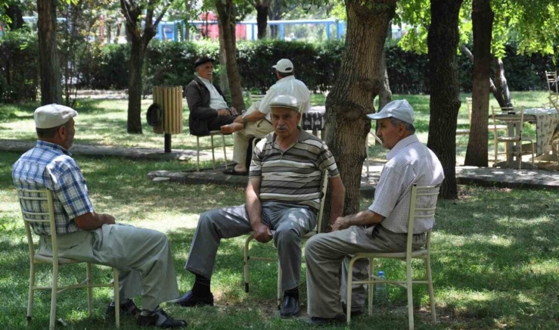 Uzmanlar, aşırı sıcaklar nedeniyle günlük en az 2-2,5 litre sıvı