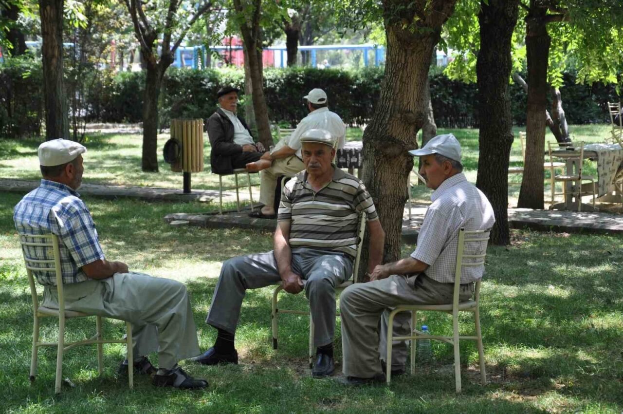 Uzmanlar, aşırı sıcaklar nedeniyle günlük en az 2-2,5 litre sıvı