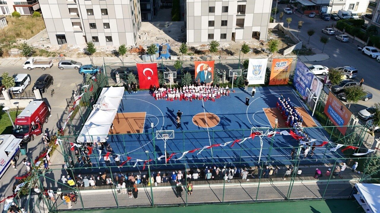 Silivri Belediyesi, Başkan Bora Balcıoğlu'nun katılımıyla Yaz Spor Okulları'nı açtı.