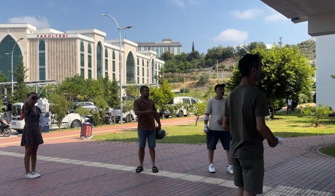 Antalya'da uygulanan Milli Eğitim Bakanlığı Akademi Giriş Sınavı'nda, 3 dakika