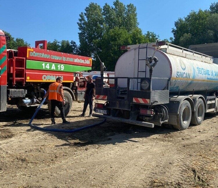 Sincan Belediyesi, Bolu Göynük'teki orman yangınına müdahale eden ekiplere su