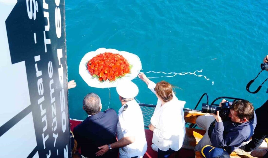 Sinop'ta 1 Temmuz Denizcilik ve Kabotaj Bayramı, Atatürk Anıtı'na çelenk