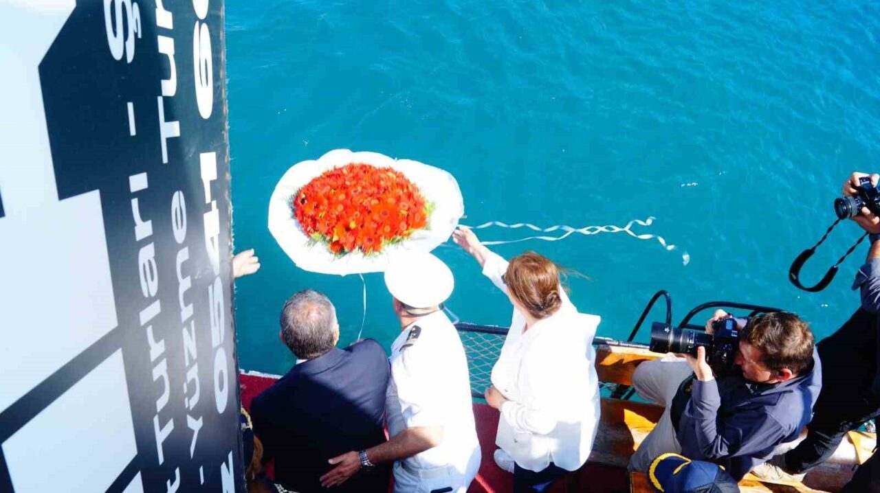 Sinop'ta 1 Temmuz Denizcilik ve Kabotaj Bayramı, Atatürk Anıtı'na çelenk