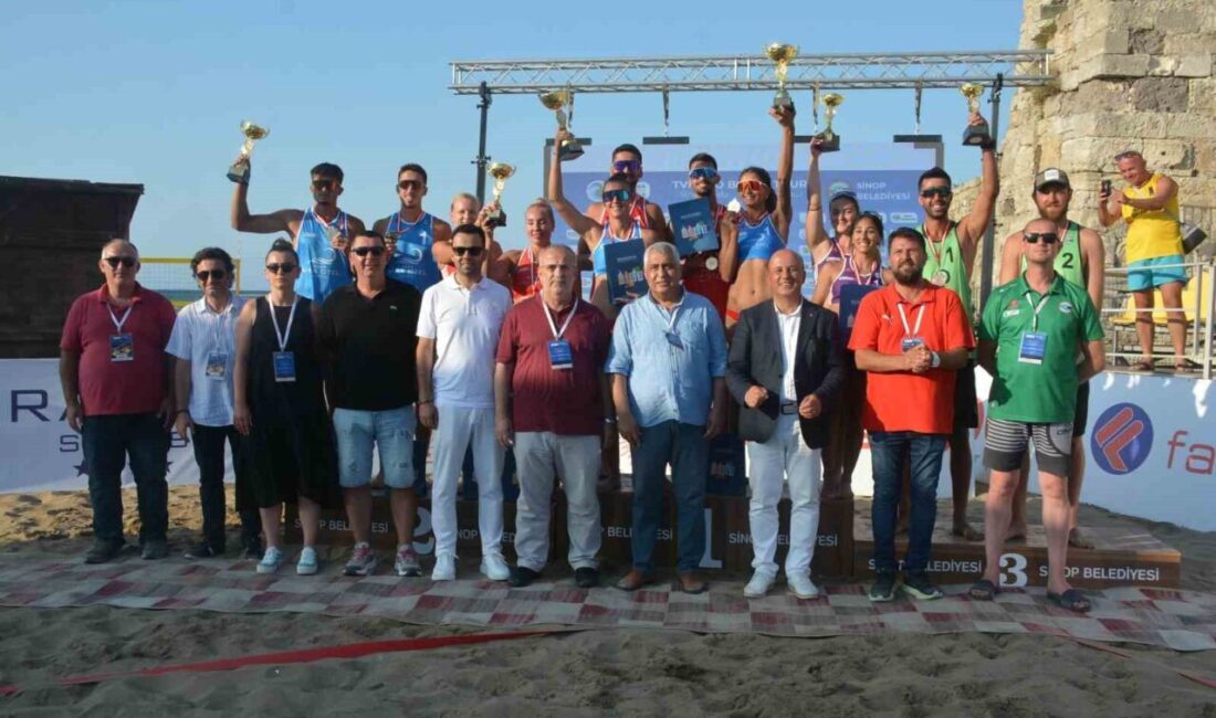Sinop Kumkapı sahilinde düzenlenen 2025 TVF Pro Beach Tour’un finalinde