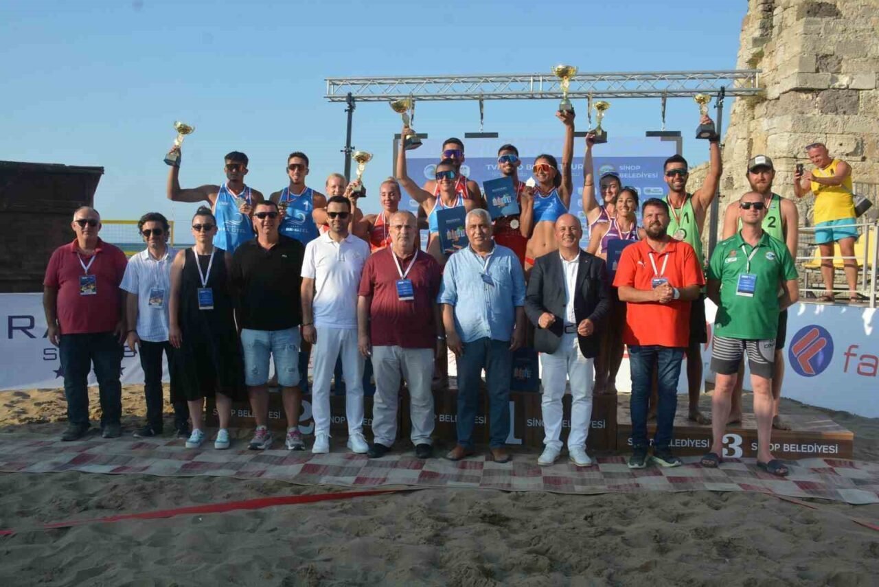 Sinop Kumkapı sahilinde düzenlenen 2025 TVF Pro Beach Tour’un finalinde