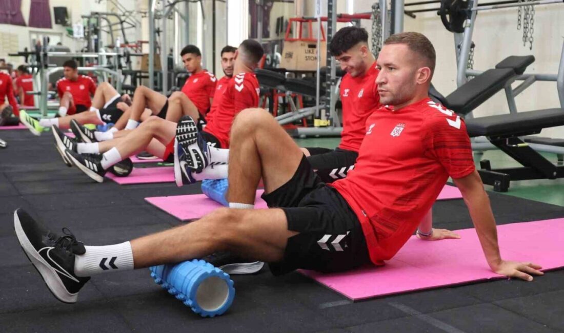 Sivasspor, yeni sezon hazırlıkları kapsamında Sivas'taki kampının ikinci gününe sabah
