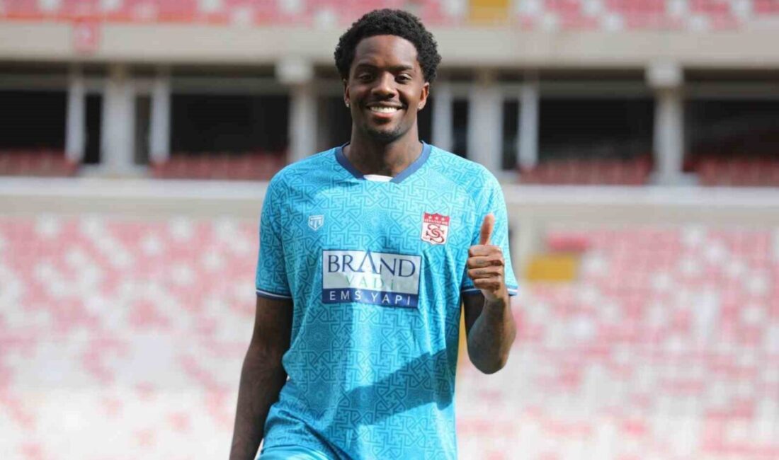 Sivasspor, antrenmanda sakatlanan Queensy Menig'in sağ diz ön çapraz bağında
