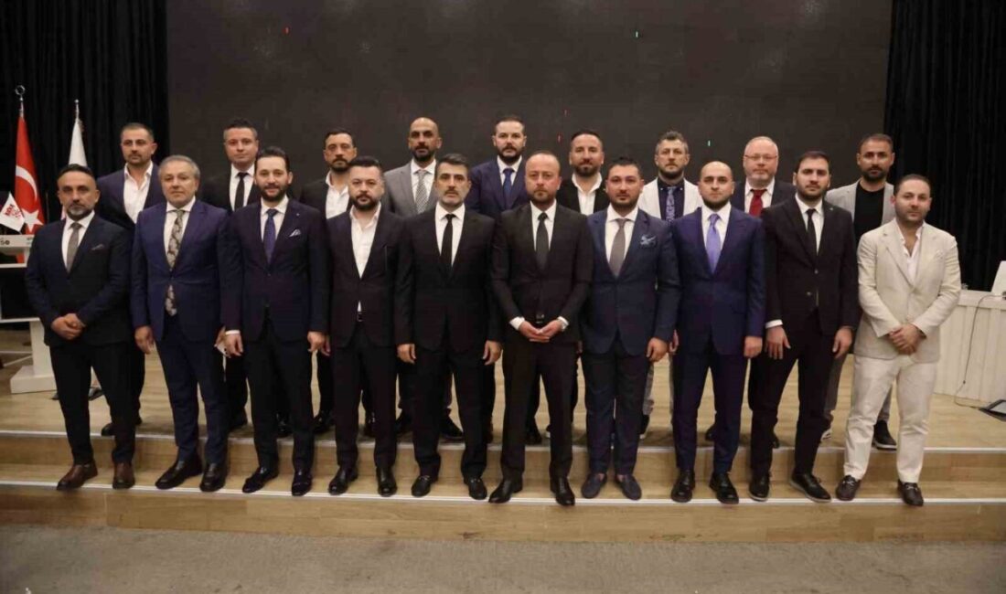 Sivasspor, olağanüstü genel kurulda Gökhan Karagöl başkanlığındaki yeni yönetimini belirledi.