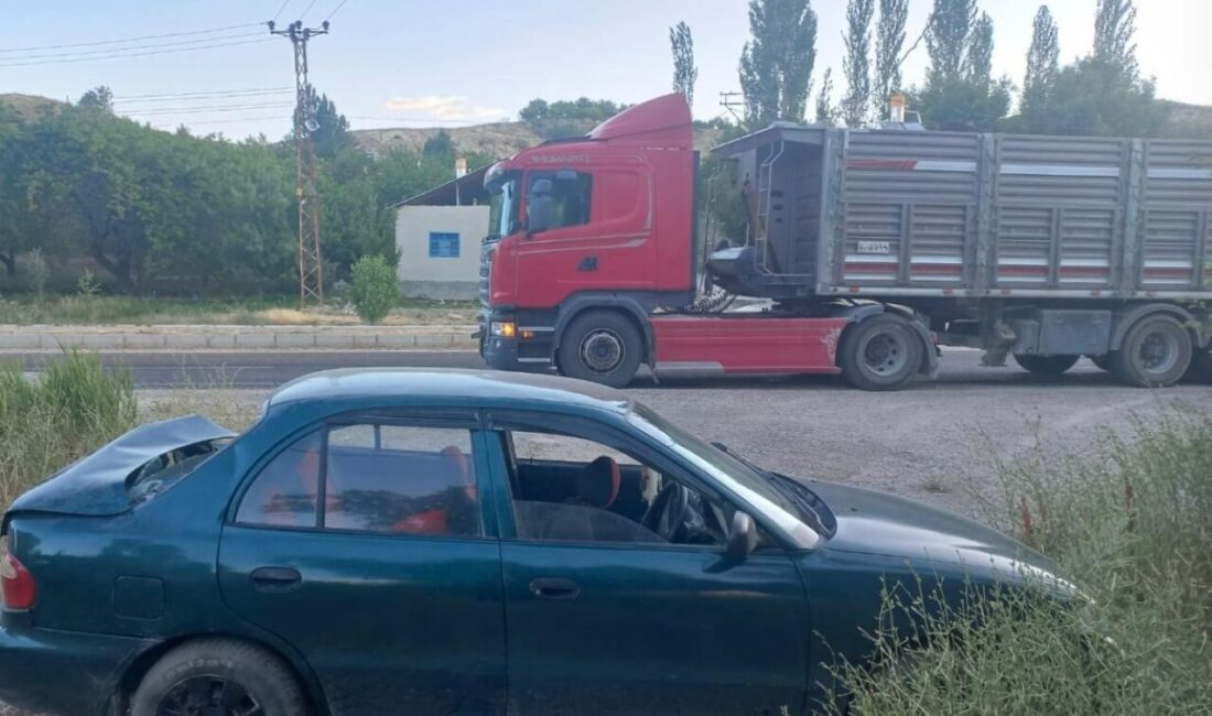 Sivas'ın Gürün ilçesinde Y.K.'nın kullandığı tır ve S.S.'nin sürdüğü otomobil