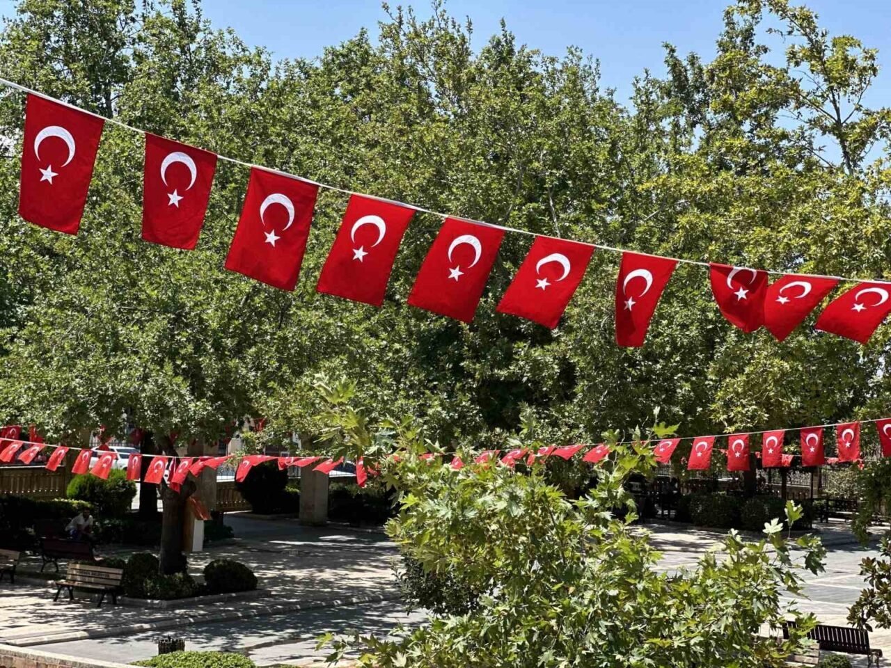 Cumhurbaşkanı Recep Tayyip Erdoğan’ın çağrısı üzerine Şanlıurfa'nın Siverek ilçesi, ay