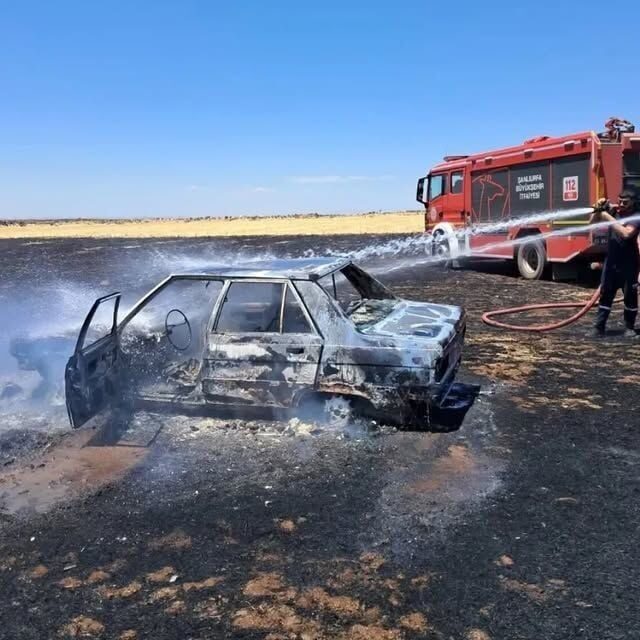 Şanlıurfa'nın Siverek ilçesinde, Büyük Çavuşlu Kırsal Mahallesi'nde tarlada park halindeki