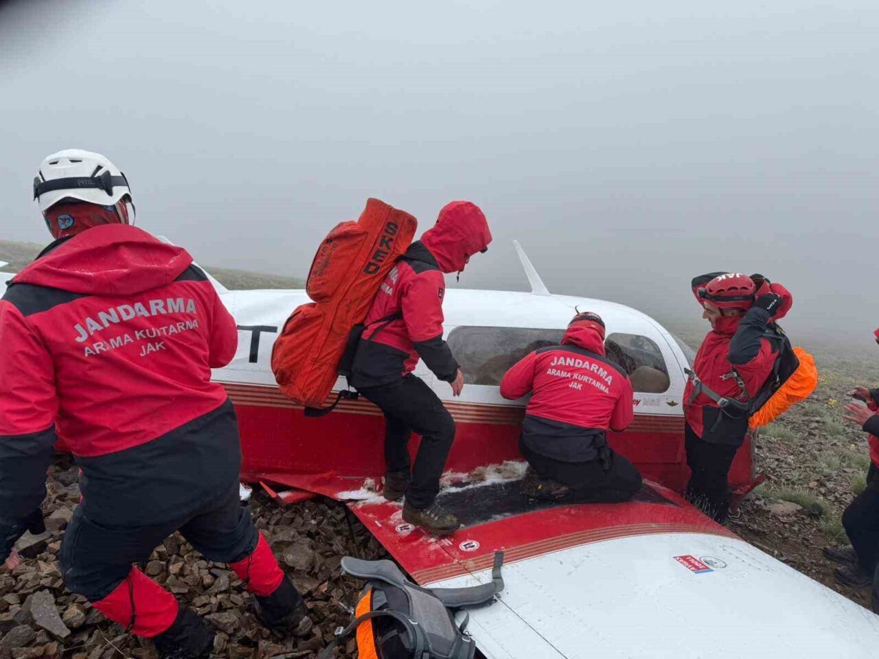 Sivrihisar'dan Rize'ye seyir halindeki jet uçağının enkazı, Rize-Bayburt sınırında Jandarma
