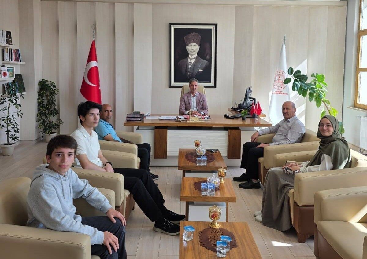 Bayburt'ta yapılan Ona Selam Ulusal Siyer-i Nebi Yarışması'nda dereceye giren
