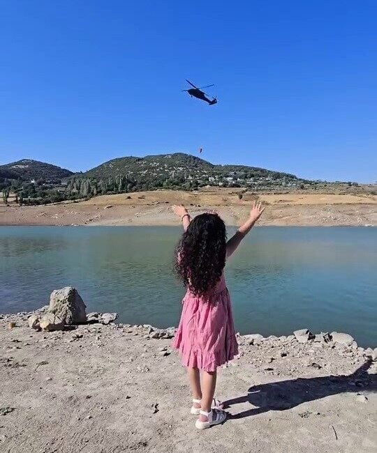Hatay'da devam eden orman yangınına müdahale eden Skorsky helikopterinin pilotu,