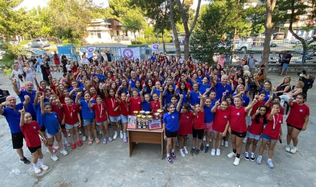 Söke Voleybol Kulübü, 2024-2025 sezonunu kapatırken, başarılı sporcularını, velilerini ve