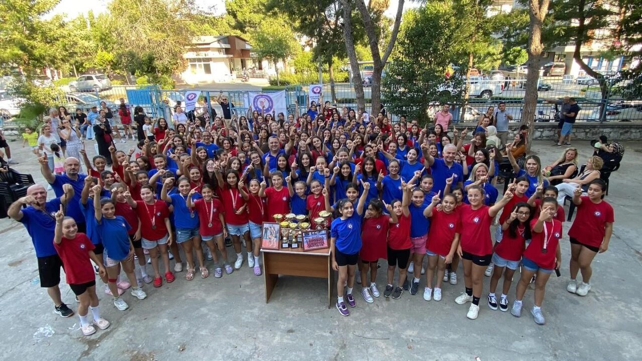 Söke Voleybol Kulübü, 2024-2025 sezonunu kapatırken, başarılı sporcularını, velilerini ve