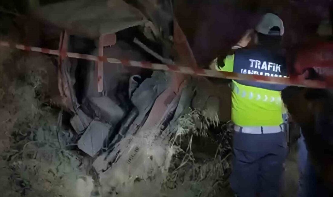 Aydın'ın Söke ilçesinde, kontrolden çıkan bir otomobilin şarampole yuvarlanması sonucu