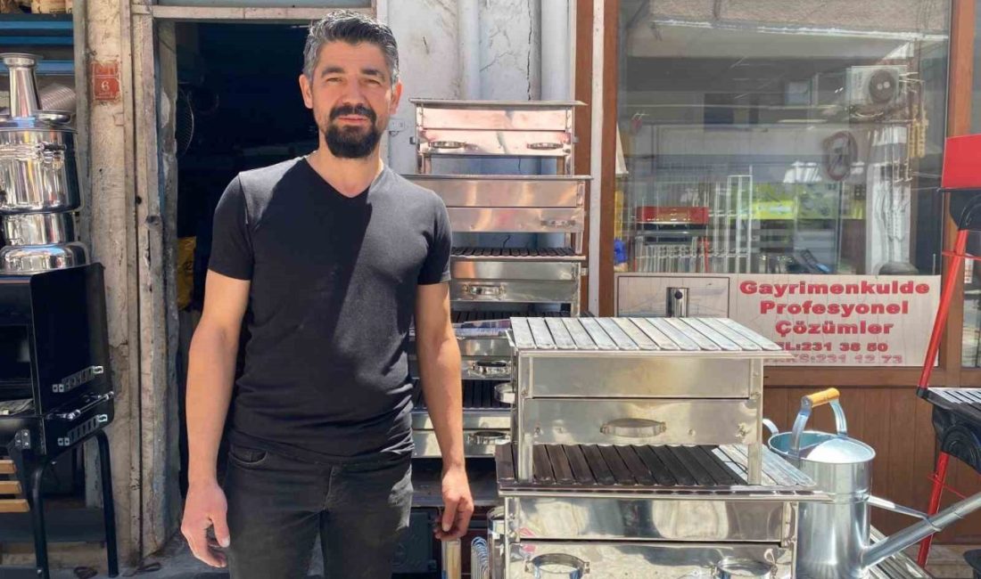 Eskişehir'deki mangal satıcısı Gökhan Duru, son günlerdeki orman yangınlarının satışlarını