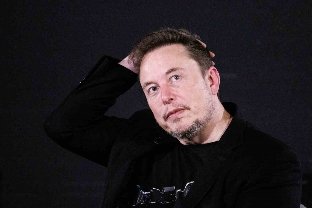 Elon Musk, sosyal medya platformu X'in yapay zekası Grok'un kullanıcı