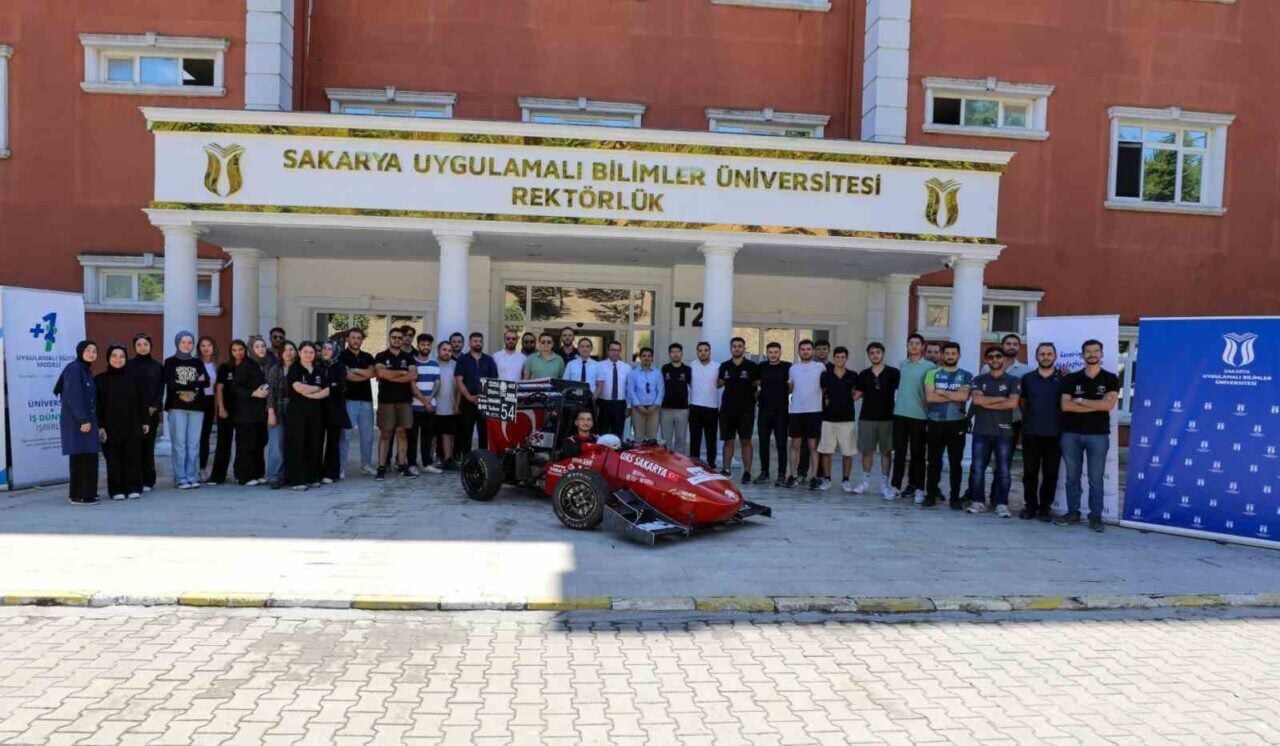 Sakarya Uygulamalı Bilimler Üniversitesi öğrencileri, tamamen kendi tasarımlarına sahip elektrikli