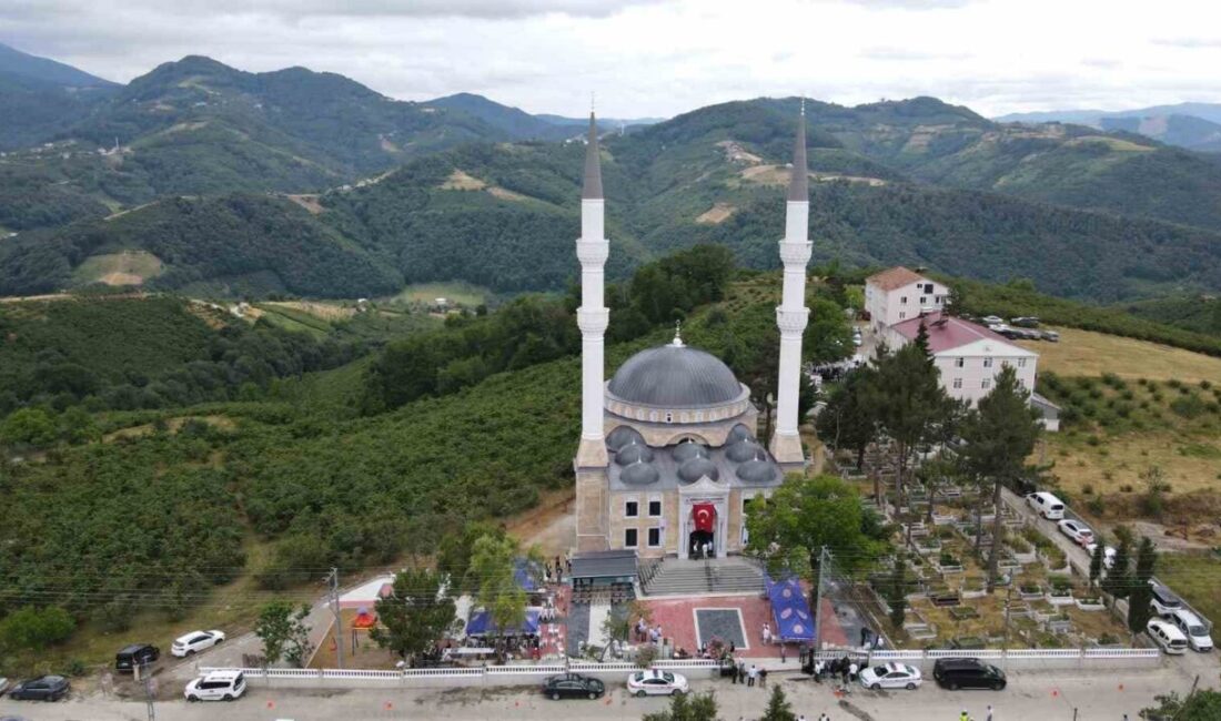 Samsun'un Bafra ilçesindeki Darboğaz Hz. Ebubekir Camisi, eski İçişleri Bakanı