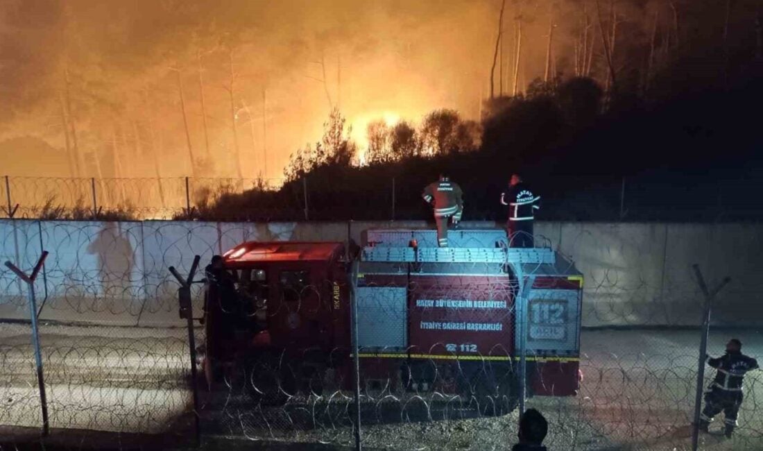 Hatay'ın Yayladağı ilçesinde, Suriye'nin Lazkiye bölgesindeki orman yangını nedeniyle müdahale