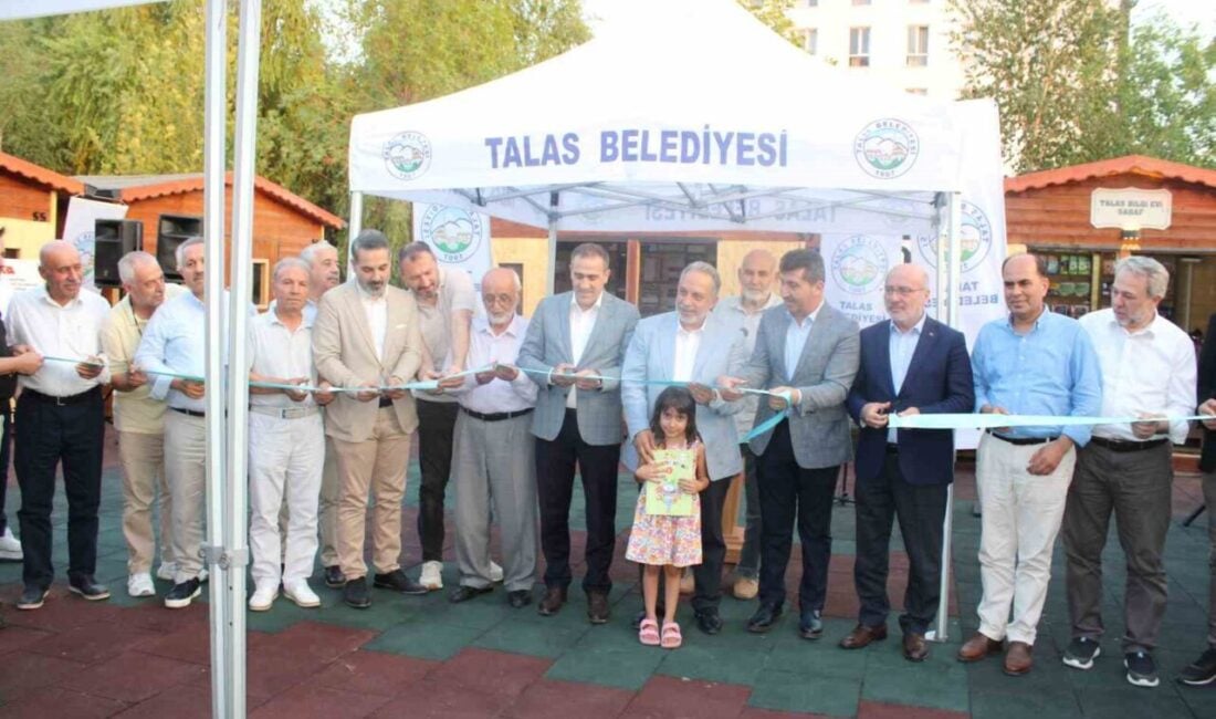 Talas'ta yeni yapılan Sahaflar Çarşısı, Belediye Başkanı Mustafa Yalçın ve